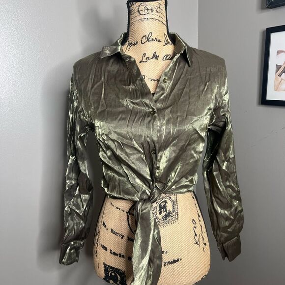 Milk & Honey crinkle shimmer green tie front cropped button up shirt small - Picture 1 of 7